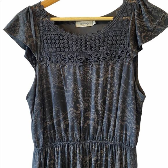 Black & Grey Paisley Soft Flowy Cap Sleeve Dress - Picture 2 of 10